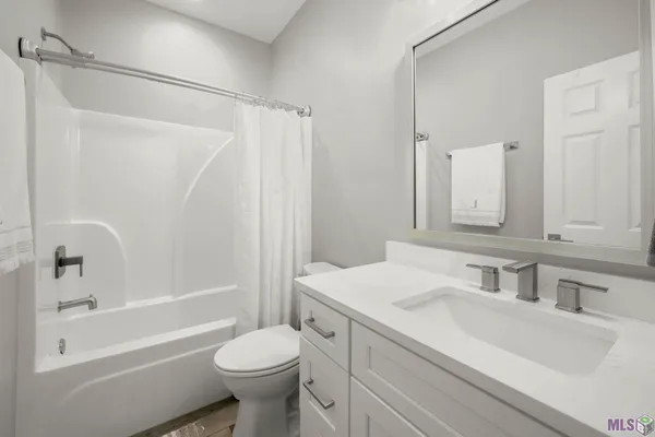 $2,000 | 820 South Audubon Pl Avenue, Gonzales, LA 70737