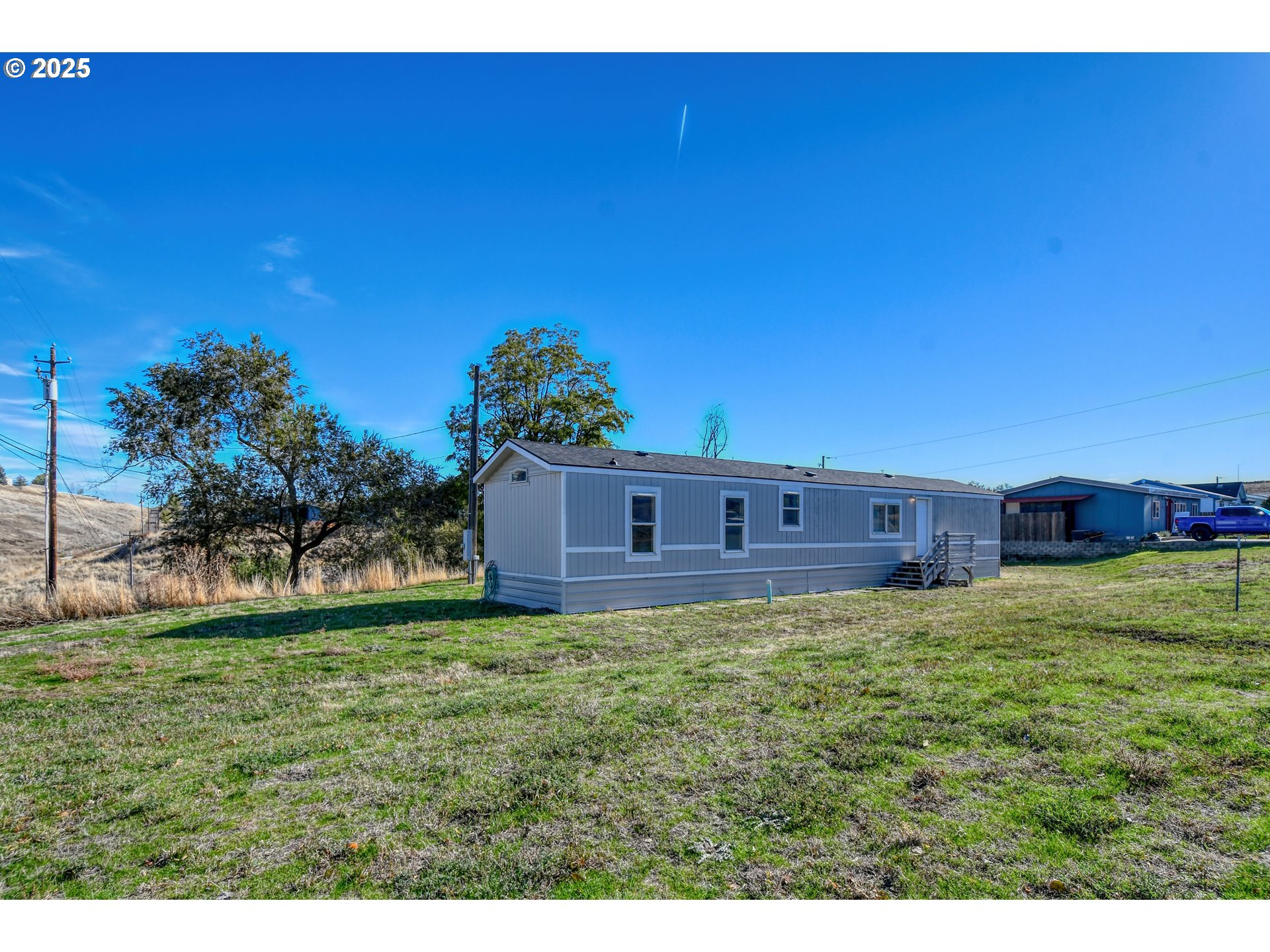 808 Southeast 10th Street Pendleton, OR 97801 - Photo 12 of 18 a house view with a garden space