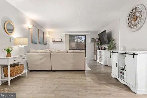 $214,000 | 400 Glendale Road, Unit D44, Havertown, PA 19083