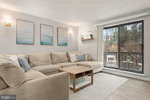 $214,000 | 400 Glendale Road, Unit D44, Havertown, PA 19083