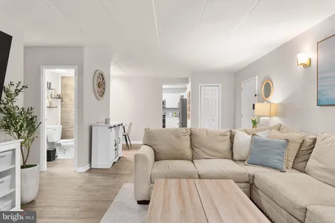 $214,000 | 400 Glendale Road, Unit D44, Havertown, PA 19083