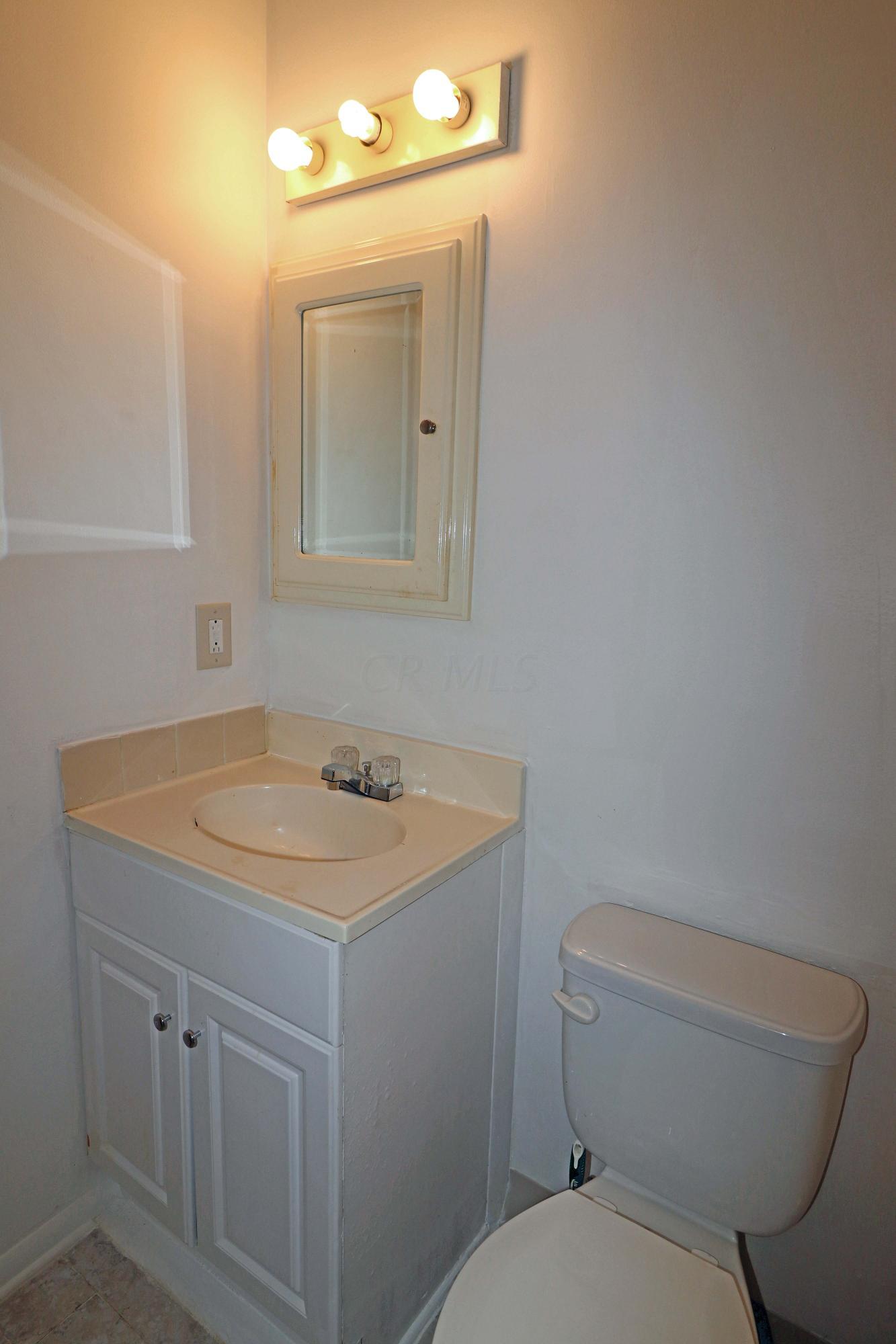 4950-4952 Karl Road Columbus, OH 43229 - Photo 16 of 26 Gallery Image 16