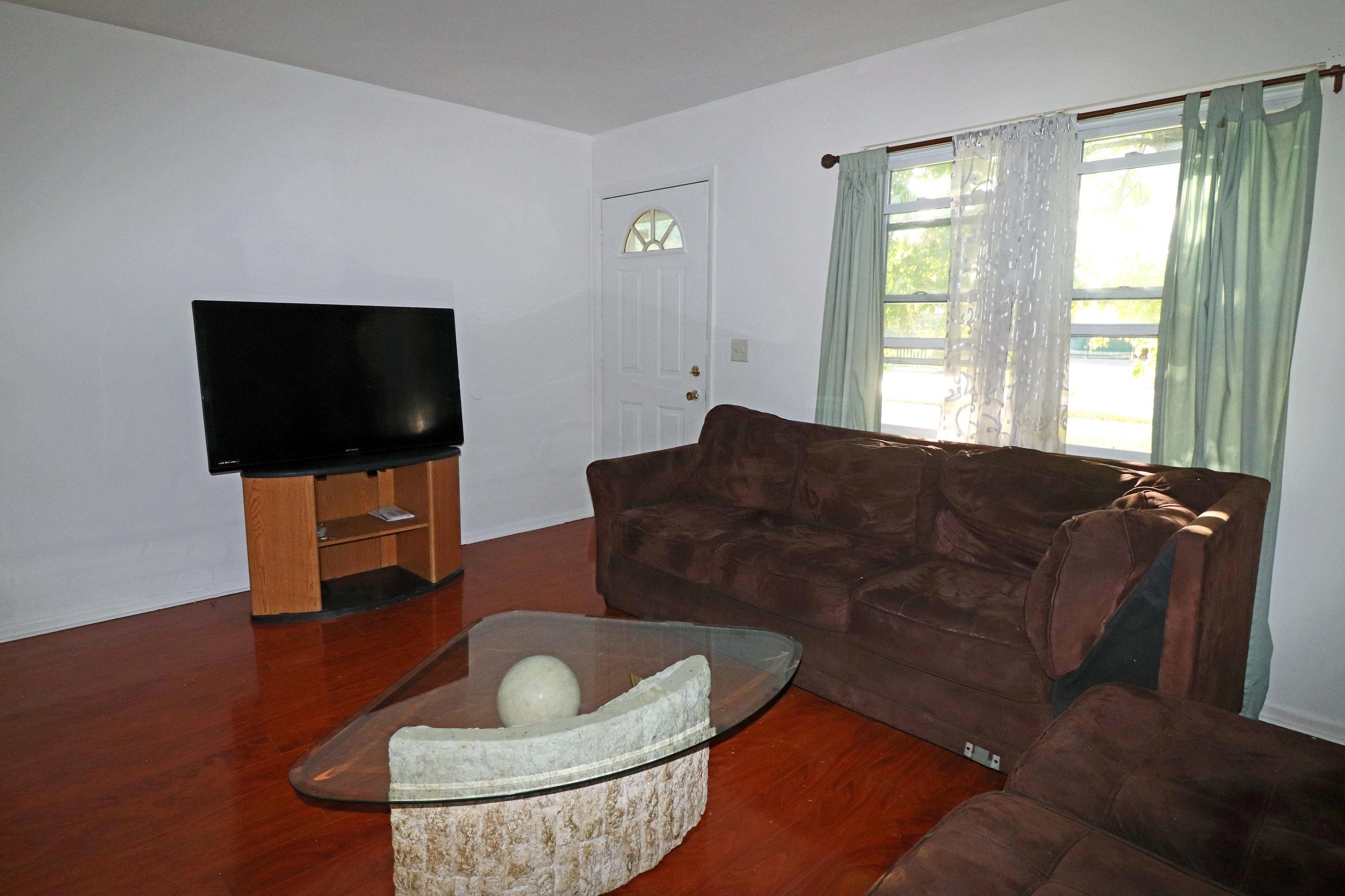 4950-4952 Karl Road Columbus, OH 43229 - Photo 6 of 26 Gallery Image 6