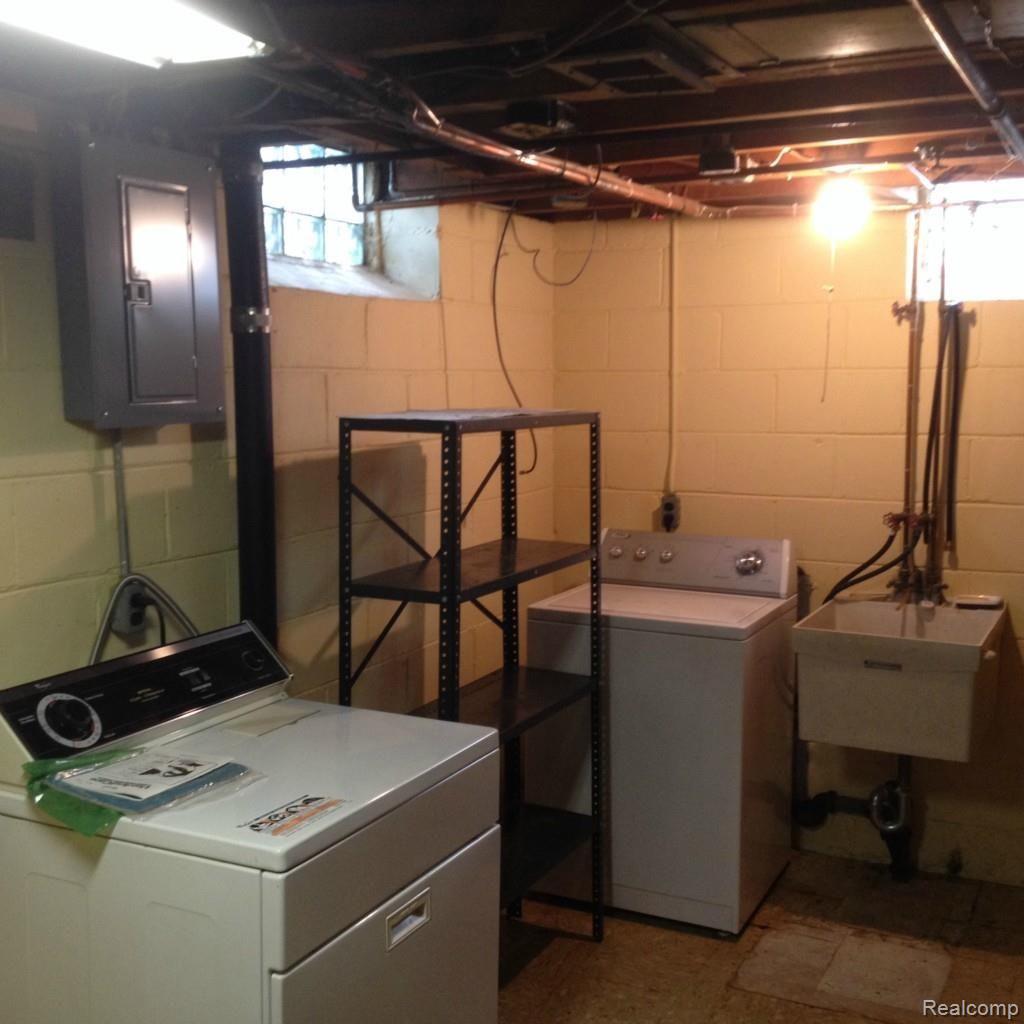 1776 Littlestone Road Grosse Pointe, MI 48236 - Photo 10 of 13 Laundry room .jpg