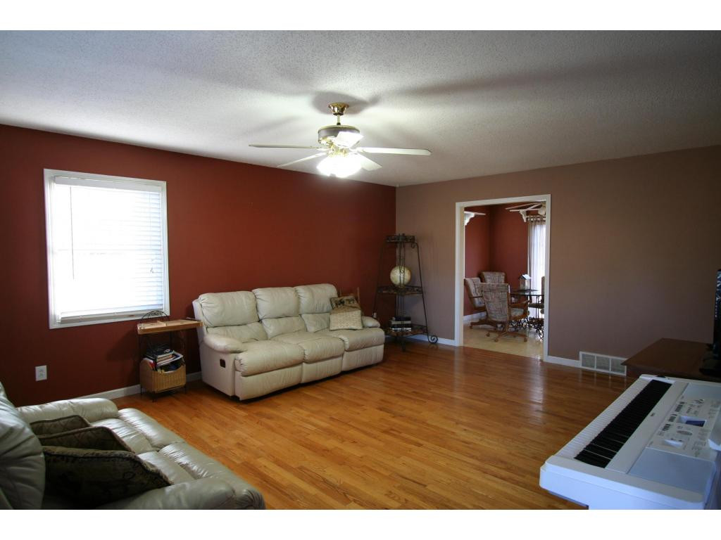 109 Reece Court North Jonesborough, TN 37659 - Photo 4 of 19 living room to kitchen