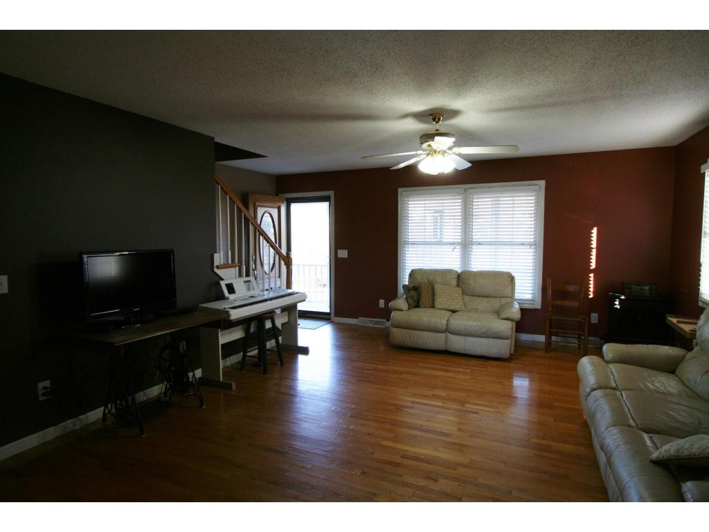 109 Reece Court North Jonesborough, TN 37659 - Photo 5 of 19 living room to front