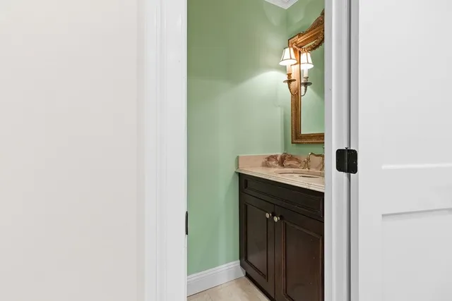 $1,099,995 | 85 East India Row, Unit 9G, Boston, MA 02110