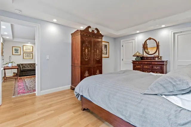 $1,099,995 | 85 East India Row, Unit 9G, Boston, MA 02110