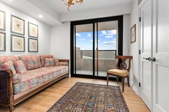 $1,099,995 | 85 East India Row, Unit 9G, Boston, MA 02110