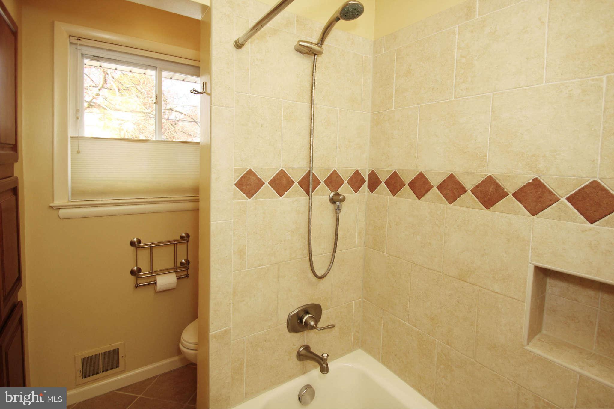 10711 Lombardy Road Silver Spring, MD 20901 - Photo 17 of 24 Full hall bath tile detail