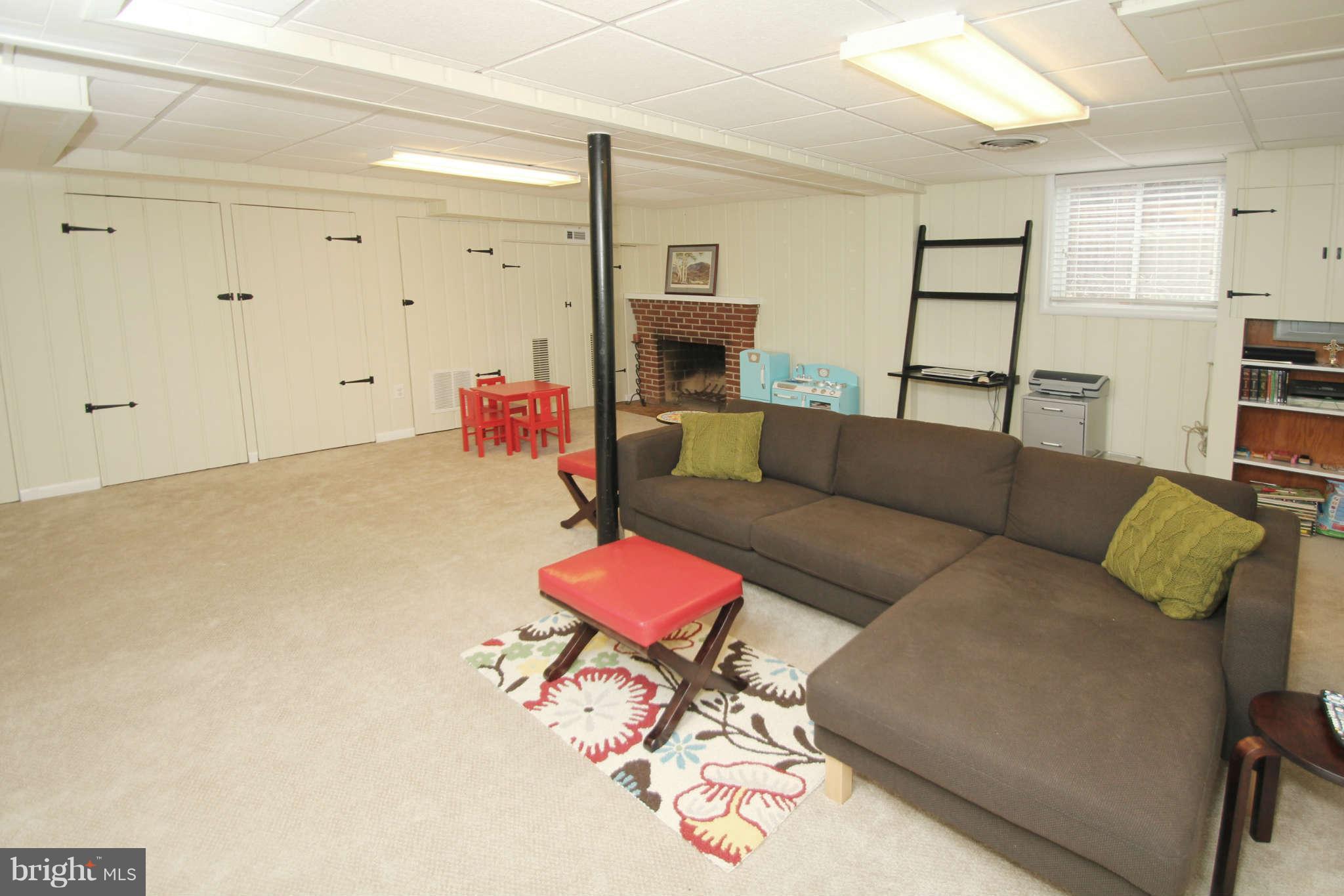 10711 Lombardy Road Silver Spring, MD 20901 - Photo 21 of 24 A terrific place to gather!