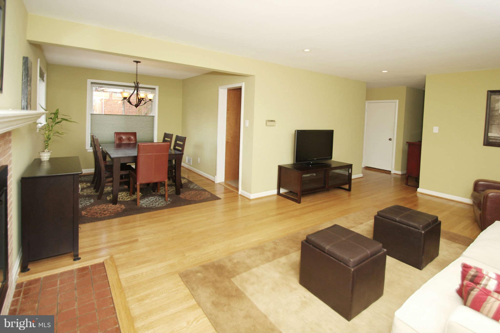10711 Lombardy Road Silver Spring, MD 20901 - Photo 4 of 24 Nice open living area