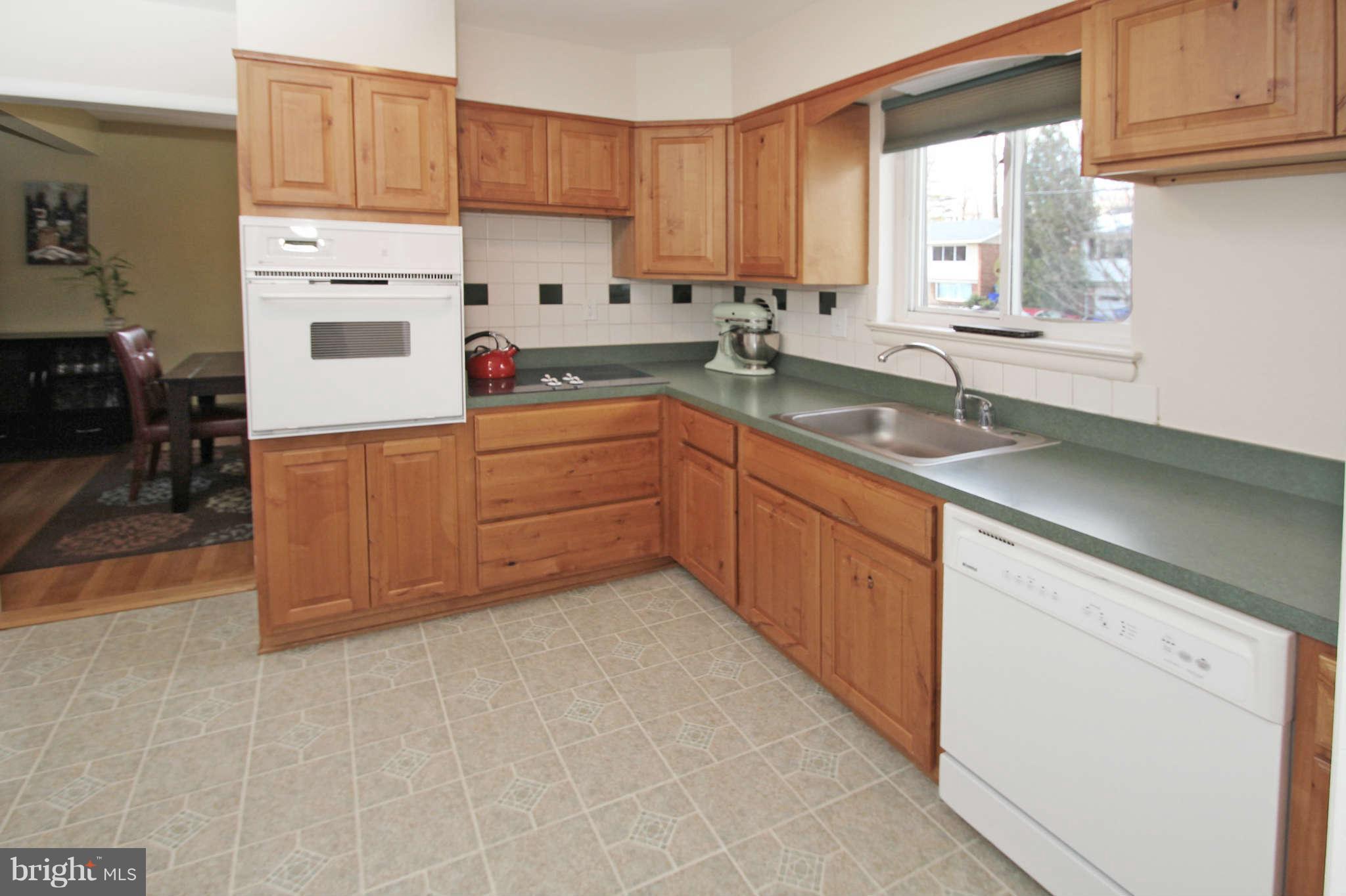 10711 Lombardy Road Silver Spring, MD 20901 - Photo 7 of 24 Two doorways allow for great flow!