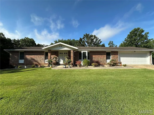 $379,500 | 17 Kathryn Drive, St. James, MO 65559