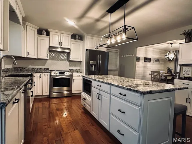 $379,500 | 17 Kathryn Drive, St. James, MO 65559