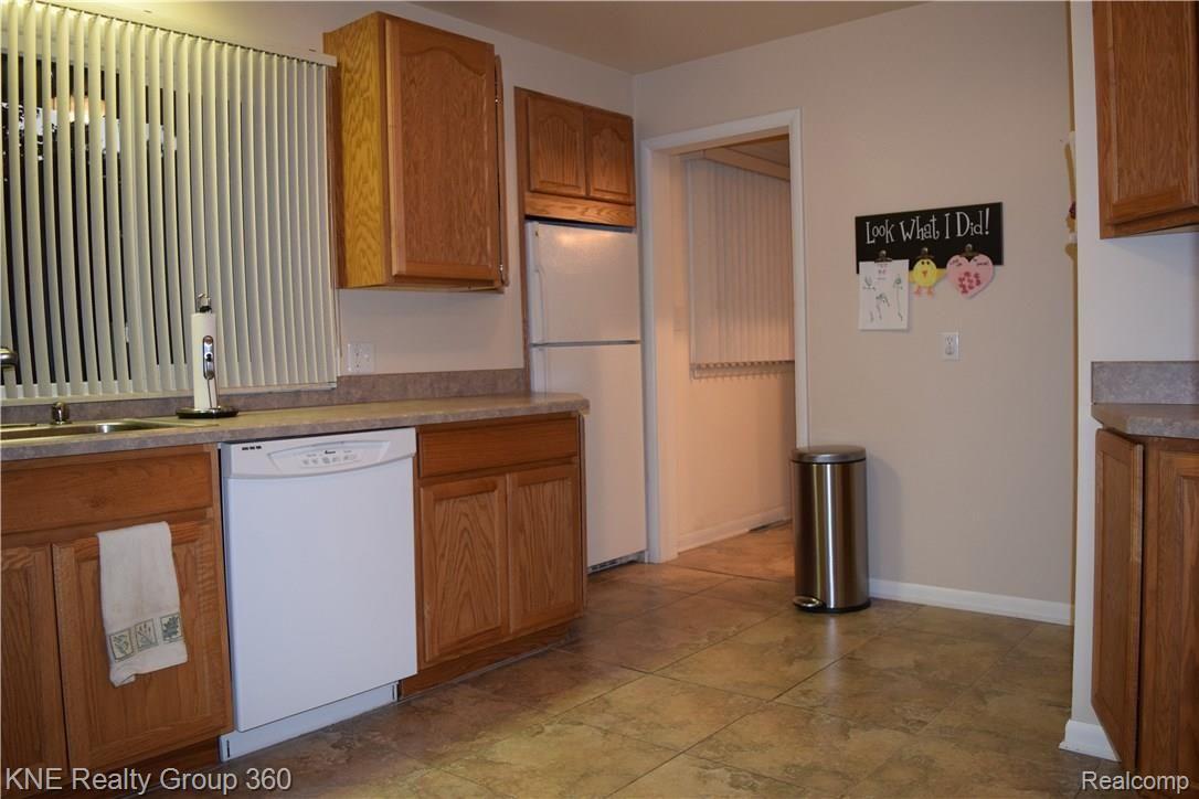 18488 Inkster Road Redford, MI 48240 - Photo 20 of 36 Kitchen2.jpg