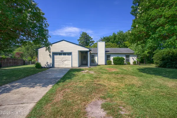 $1,700 | 305 West Willowood Lane, Jacksonville, NC 28546