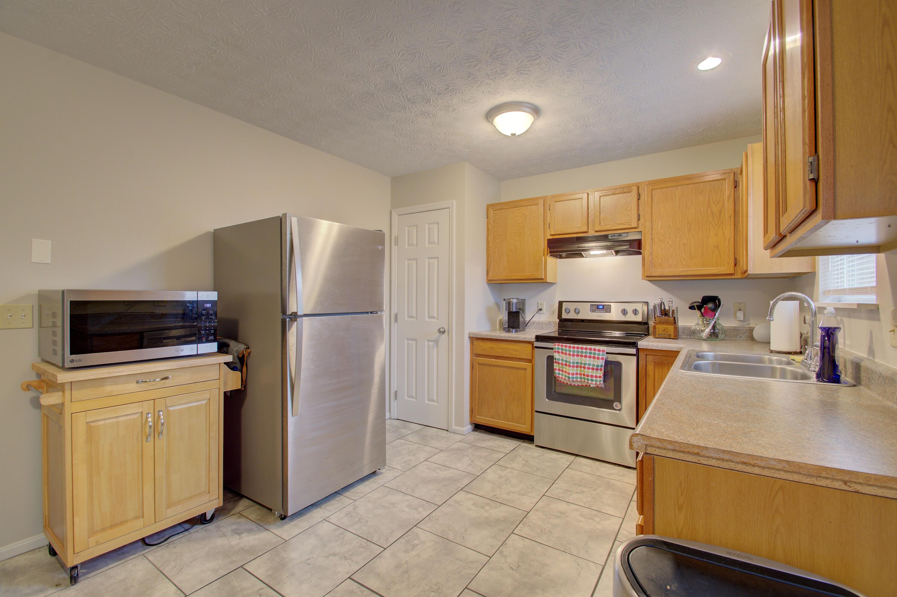 427 Ridgeview Drive Erlanger, KY 41018 - Photo 25 of 26 DSC_9076_77_78_79_80Interior01