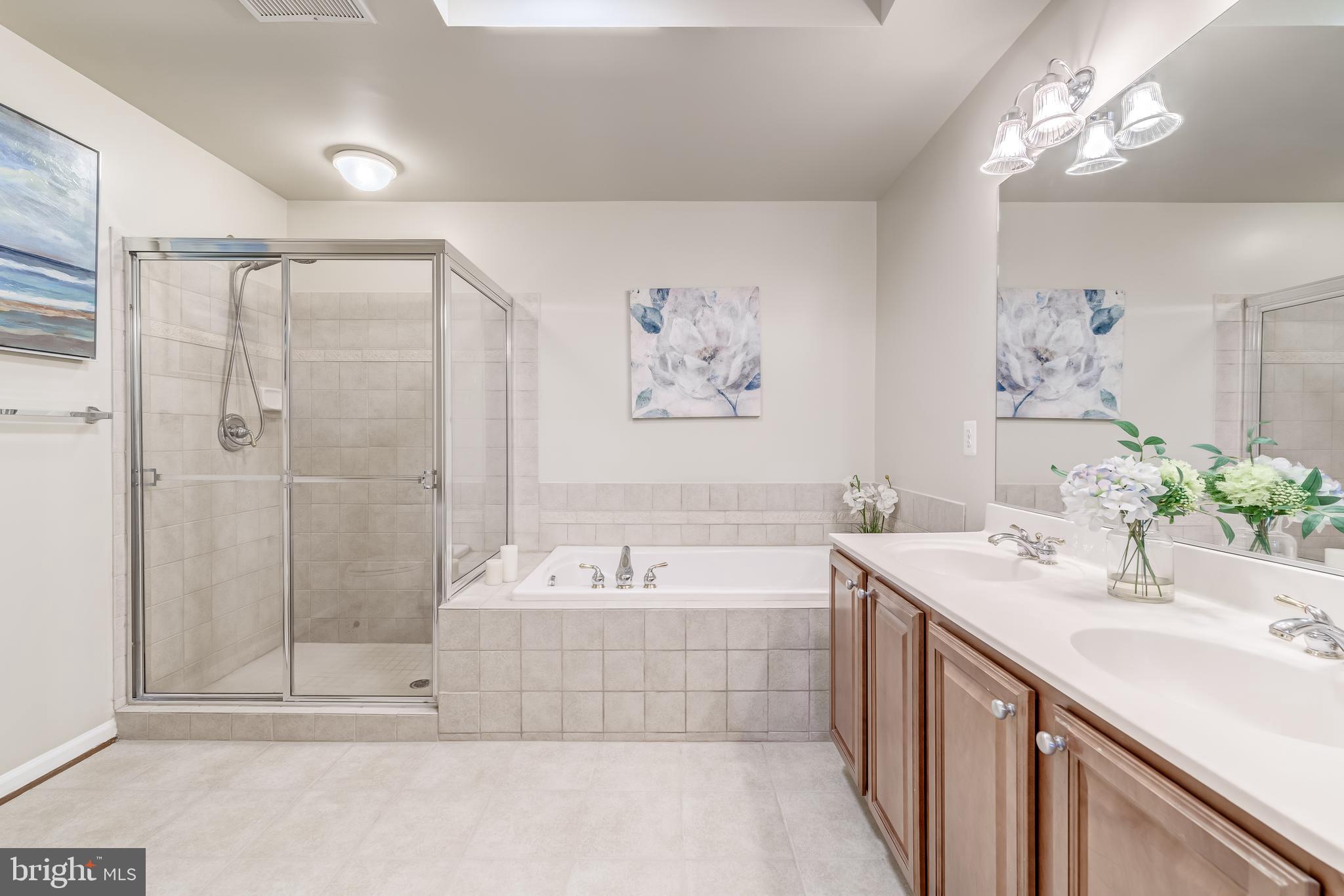 4618 Hummingbird Way, Unit 101 Fairfax, VA 22033 - Photo 31 of 42 Luxury Primary Bath
