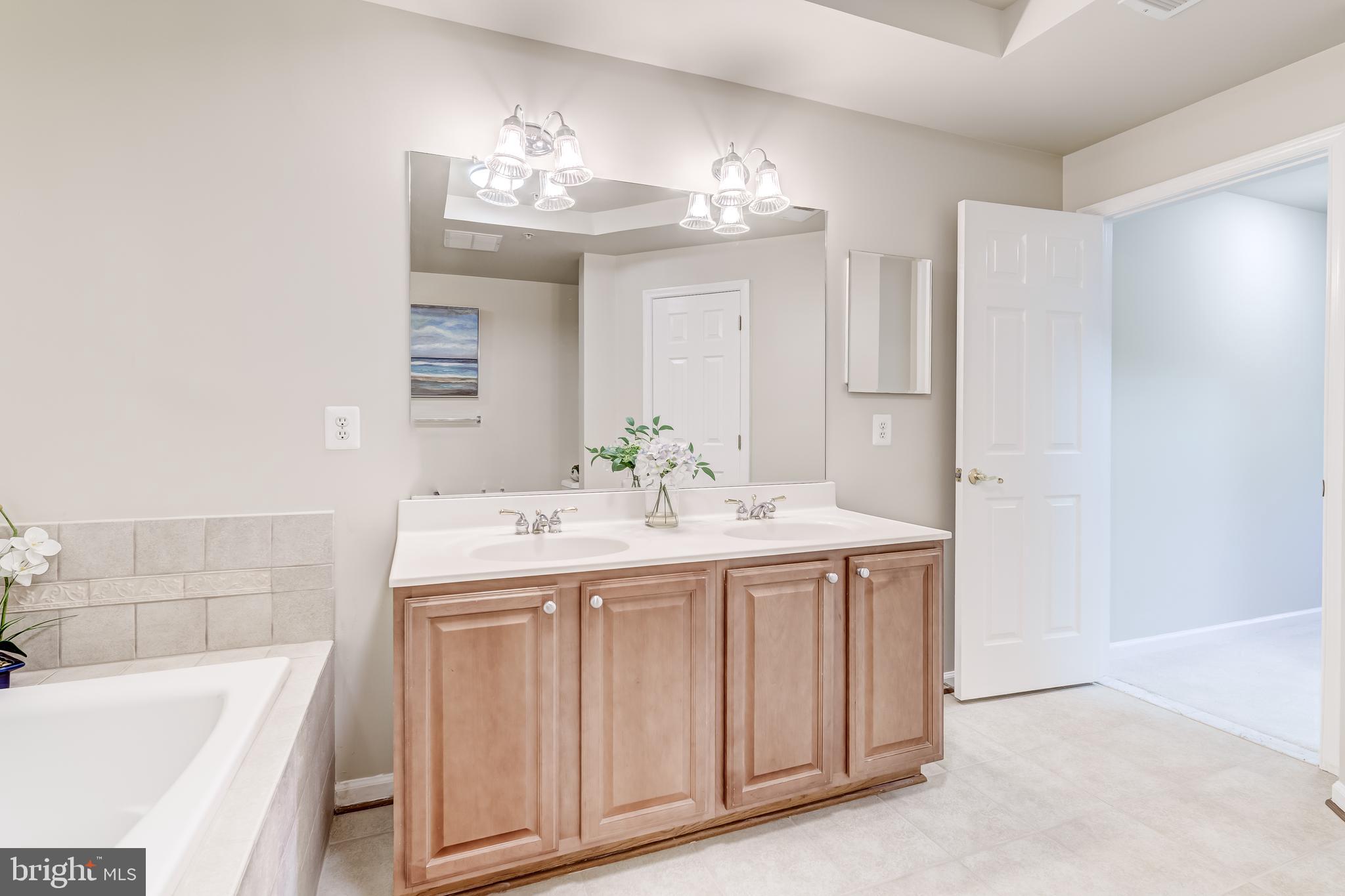 4618 Hummingbird Way, Unit 101 Fairfax, VA 22033 - Photo 33 of 42