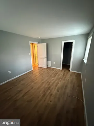 a view of empty room with window