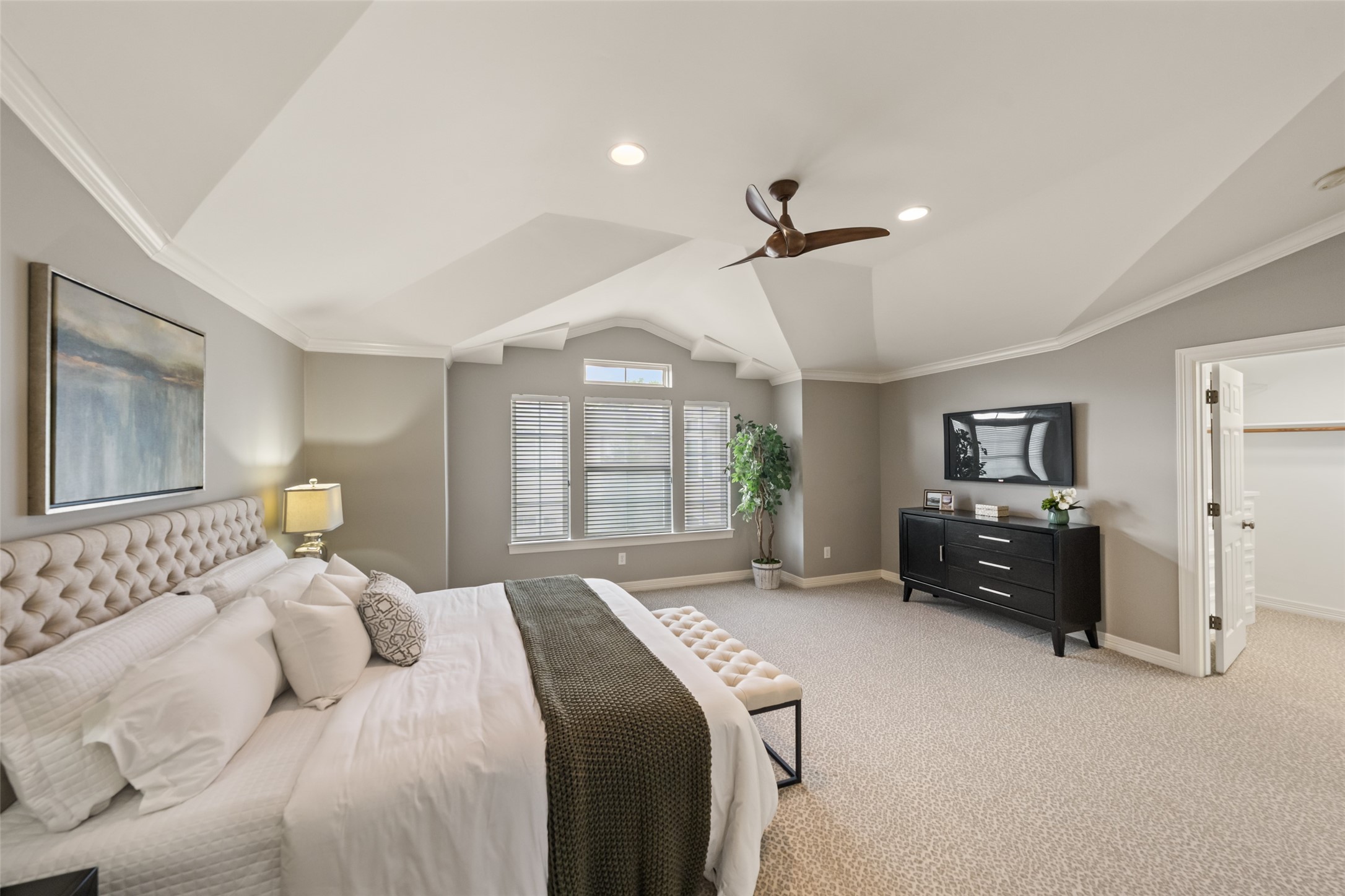 2708 Wroxton Road West University Place, TX 77005 - Photo 15 of 22 The cozy alcove by the windows offers an ideal spot for a serene sitting area or reading nook.