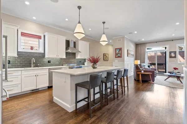 $1,099,000 | 1448 West Carmen Avenue, Unit 1, Chicago, IL 60640