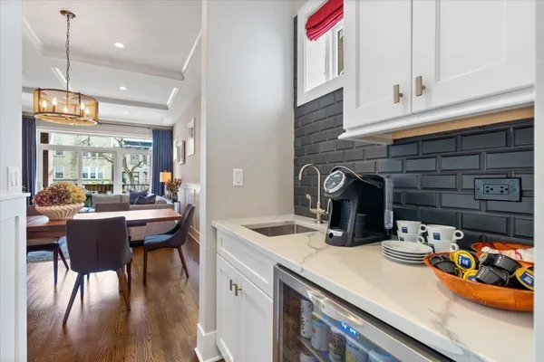 $1,099,000 | 1448 West Carmen Avenue, Unit 1, Chicago, IL 60640