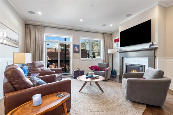 $1,099,000 | 1448 West Carmen Avenue, Unit 1, Chicago, IL 60640