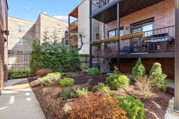$1,099,000 | 1448 West Carmen Avenue, Unit 1, Chicago, IL 60640