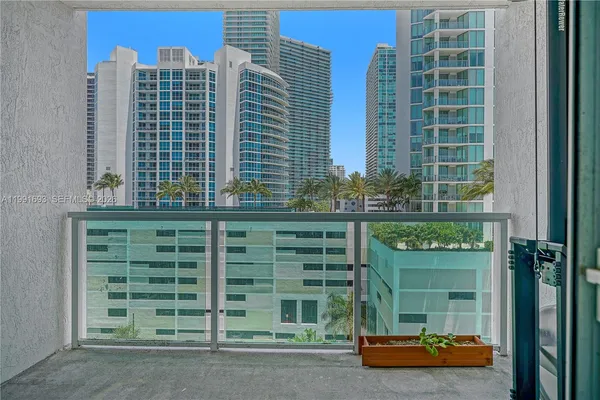 $2,500 | 500 Northeast 29th Street, Unit 703, Miami, FL 33137