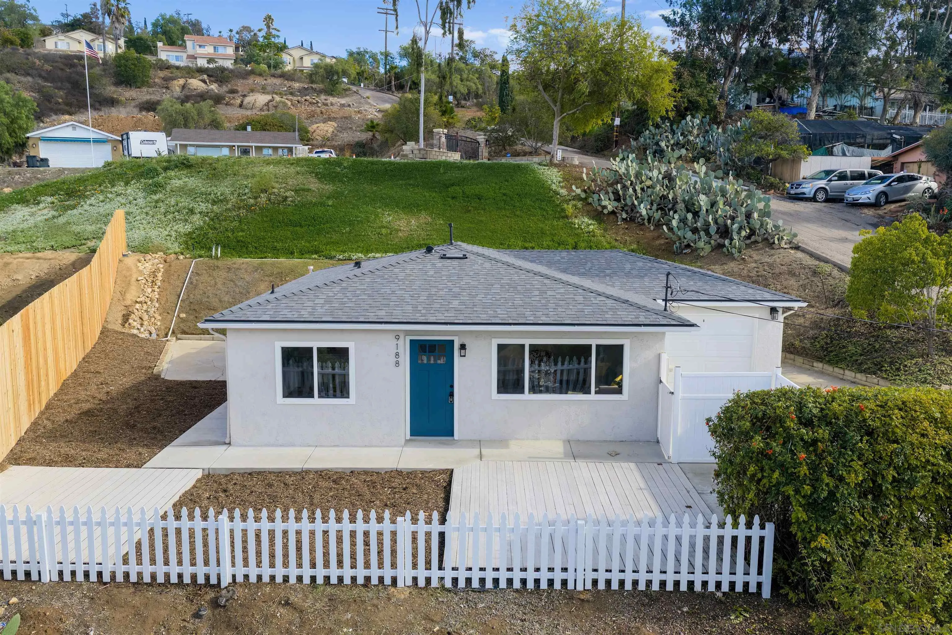 a view of a house with a yard