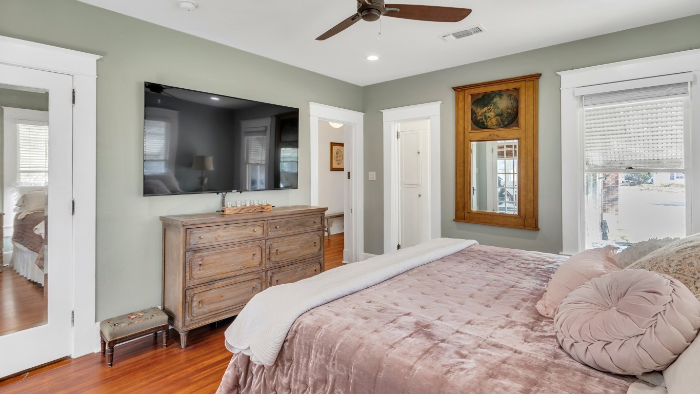 1502 Olive Street Georgetown, TX 78626 - Photo 14 of 38 Primary bedroom