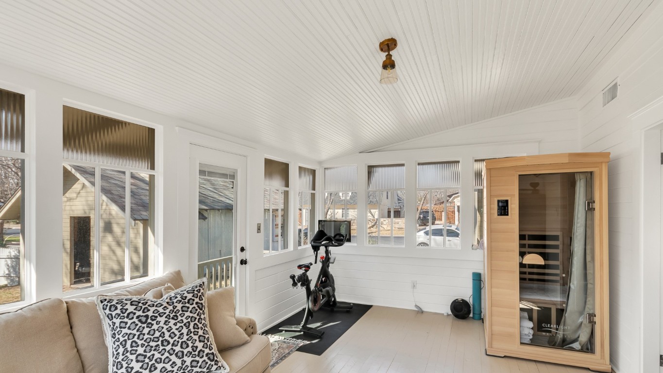 1502 Olive Street Georgetown, TX 78626 - Photo 17 of 38 Sunroom