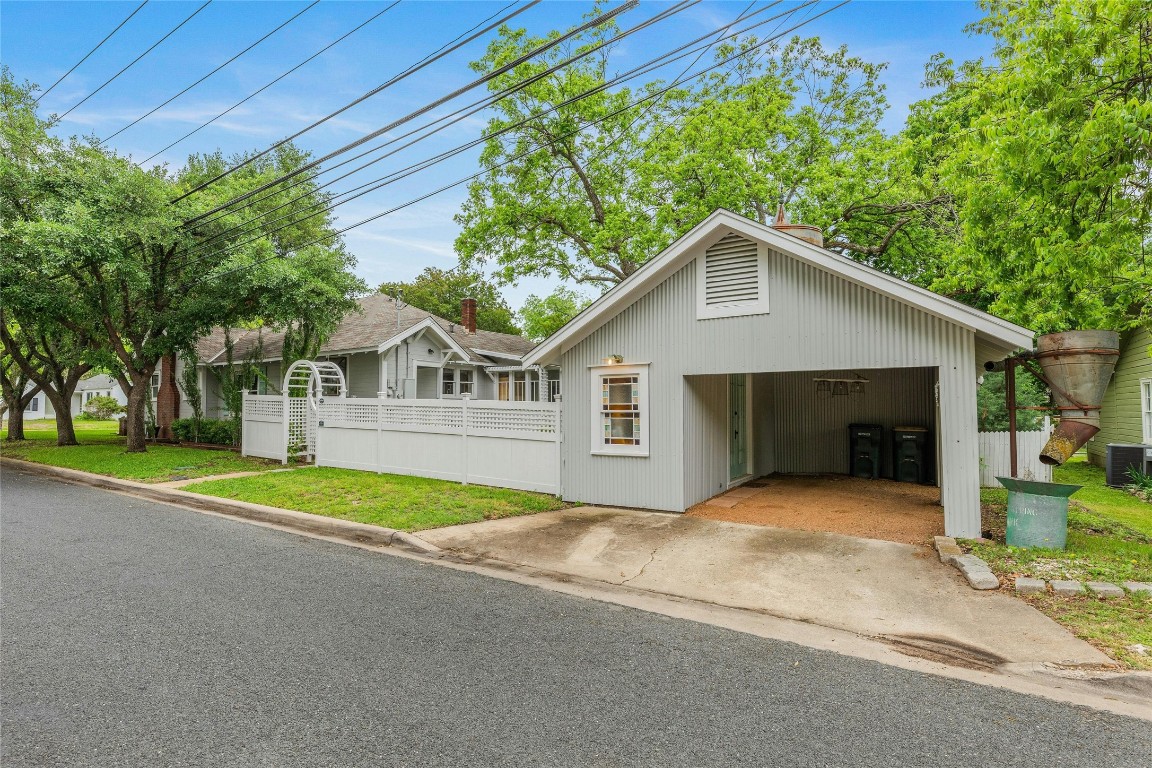 1502 Olive Street Georgetown, TX 78626 - Photo 30 of 38 Single car carport