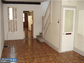 819 Locust Street Reading, PA 19604 - Photo 4 of 11 Living Room