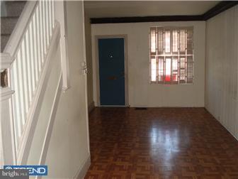 819 Locust Street Reading, PA 19604 - Photo 6 of 11 Living Room