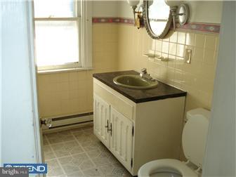 819 Locust Street Reading, PA 19604 - Photo 9 of 11 Bathroom