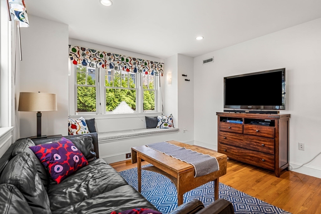 31 Bow Road Newton, MA 02459 - Photo 14 of 39