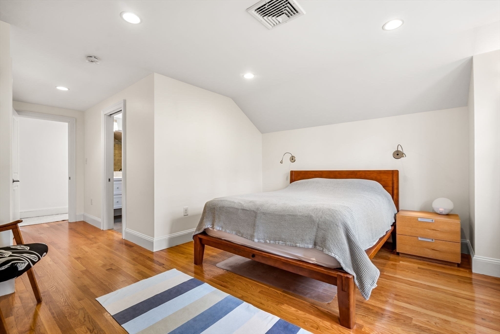 31 Bow Road Newton, MA 02459 - Photo 18 of 39