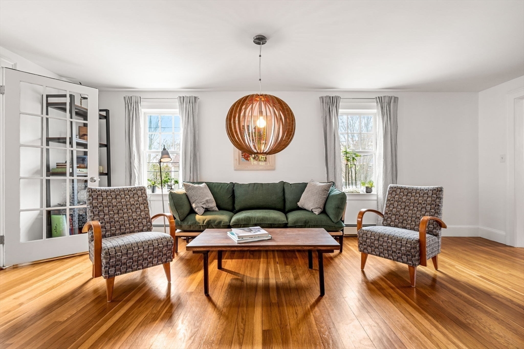 31 Bow Road Newton, MA 02459 - Photo 3 of 39