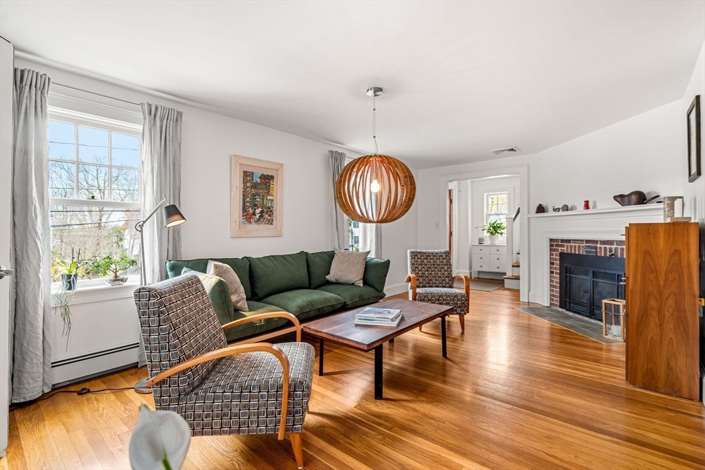 31 Bow Road Newton, MA 02459 - Photo 4 of 39