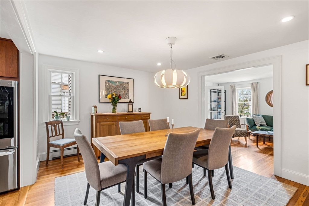 31 Bow Road Newton, MA 02459 - Photo 5 of 39