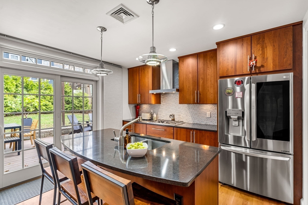 31 Bow Road Newton, MA 02459 - Photo 7 of 39