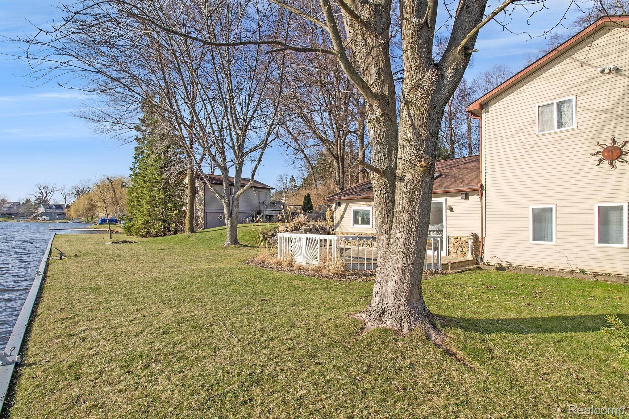 1615 Triangle Lake Road Howell, MI 48843 - Photo 8 of 30 IMG_8597.jpg