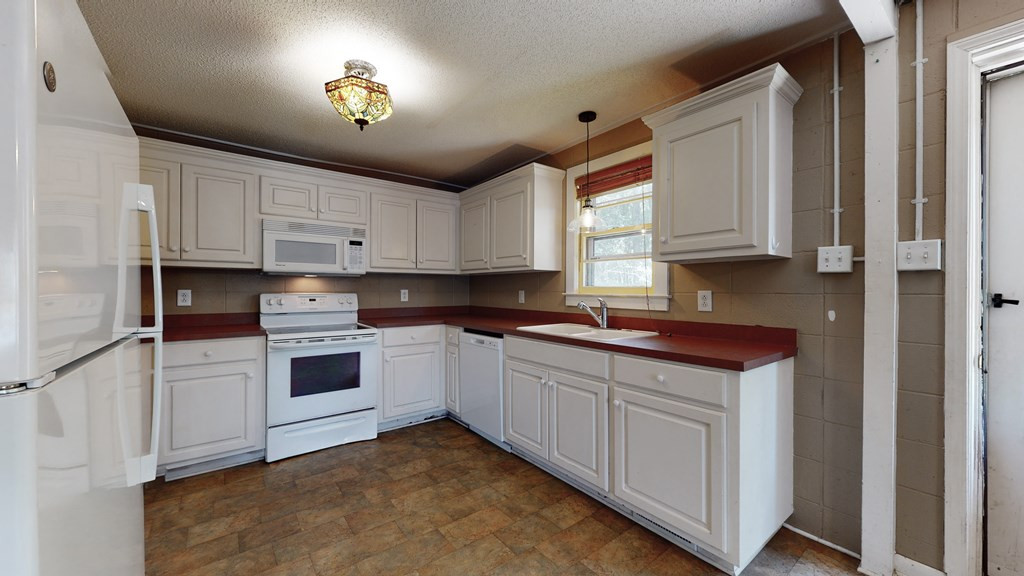 4503 McCrays Mill Road Sumter, SC 29154 - Photo 6 of 38 Gallery Image 6