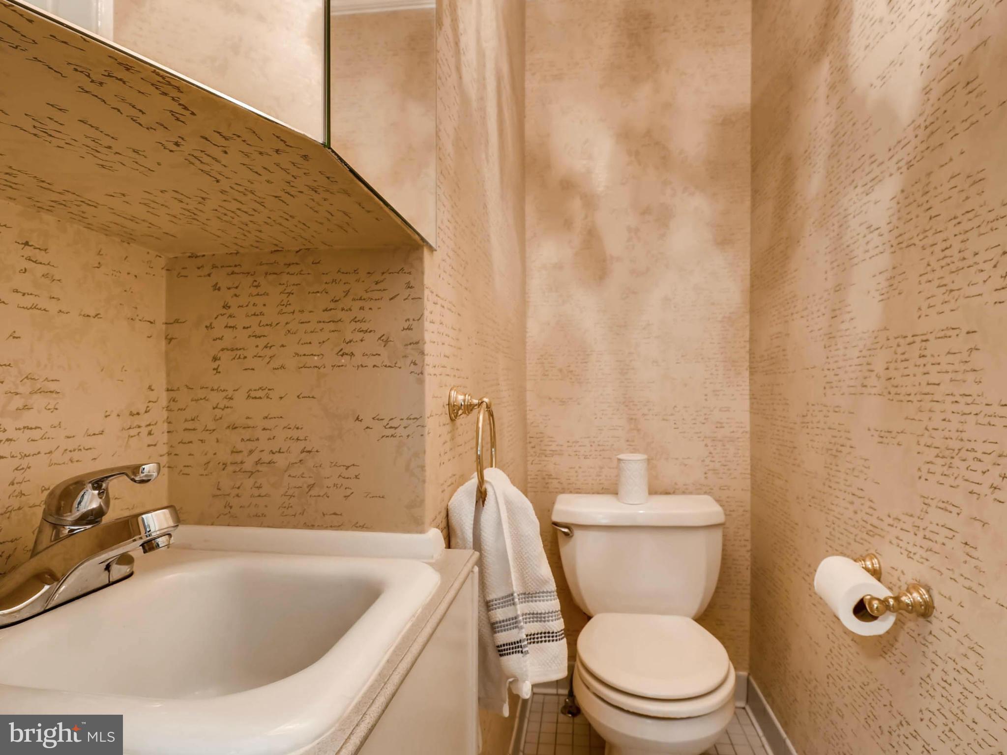 1037 Riverside Avenue Baltimore, MD 21230 - Photo 12 of 30 Half bathroom off dining room