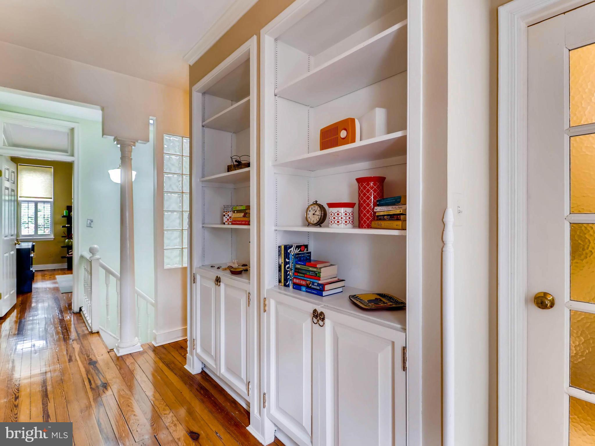 1037 Riverside Avenue Baltimore, MD 21230 - Photo 23 of 30 Built in bookcases/shelves