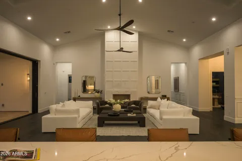 $5,994,998 | 10229 North 64th Street, Paradise Valley, AZ 85253