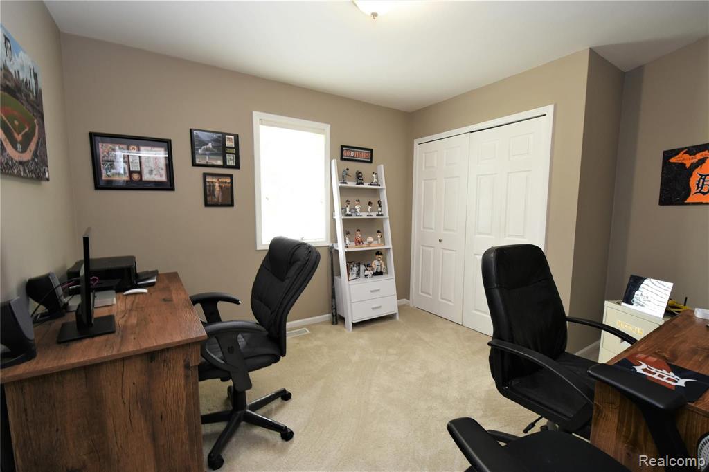4382 Dublin Road Burton, MI 48529 - Photo 17 of 32